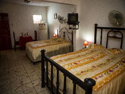 Hostal Lopez de Eidolidia y Pepe2